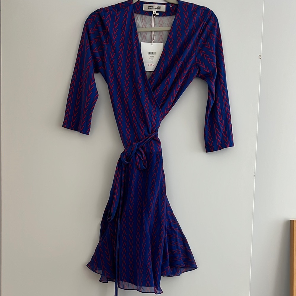 Diane Von Furstenberg Purple Wrap Dress with V-Neck 3/4 Sleeves for Cocktail